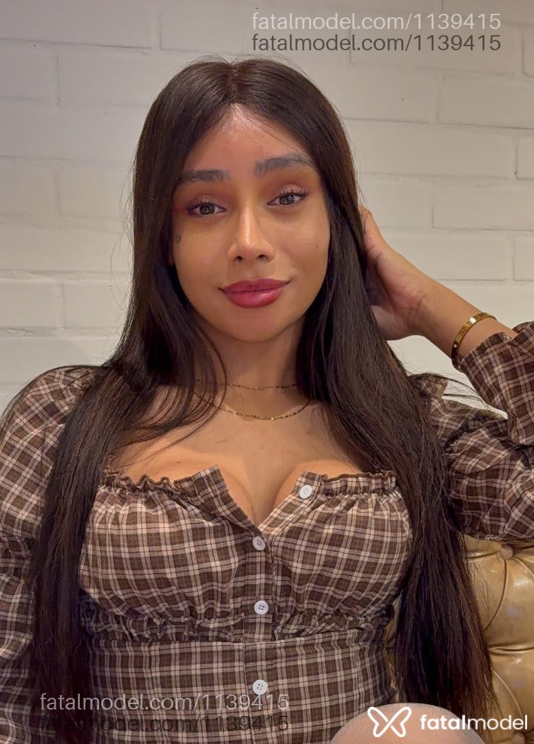 Acompanhante mulher trans morena (o) de olhos pretos - Jade Prin