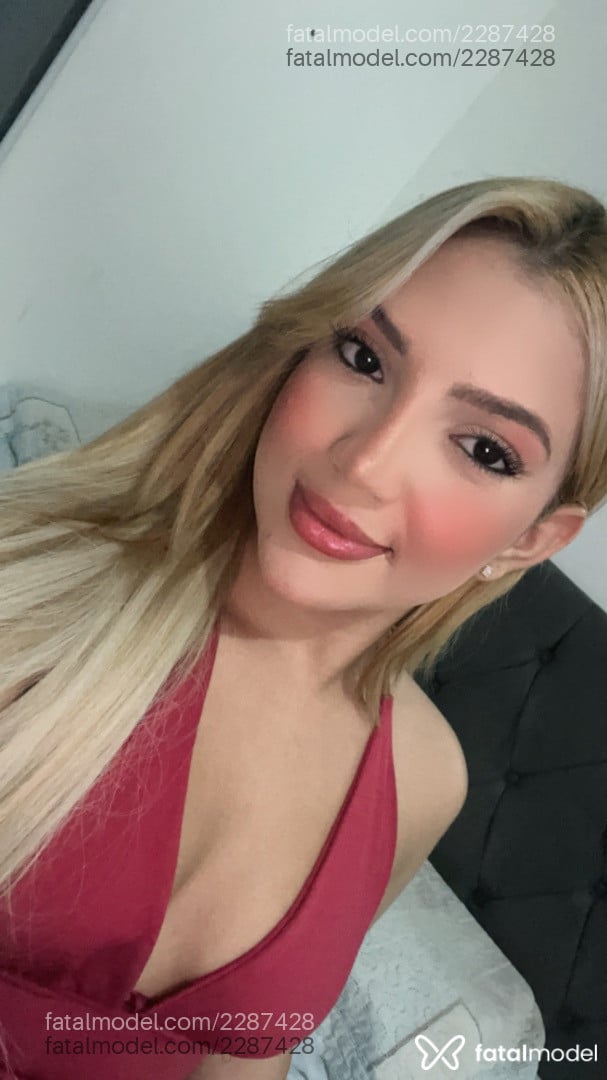 Acompanhante mulher loira (o) de olhos pretos - Cristina
