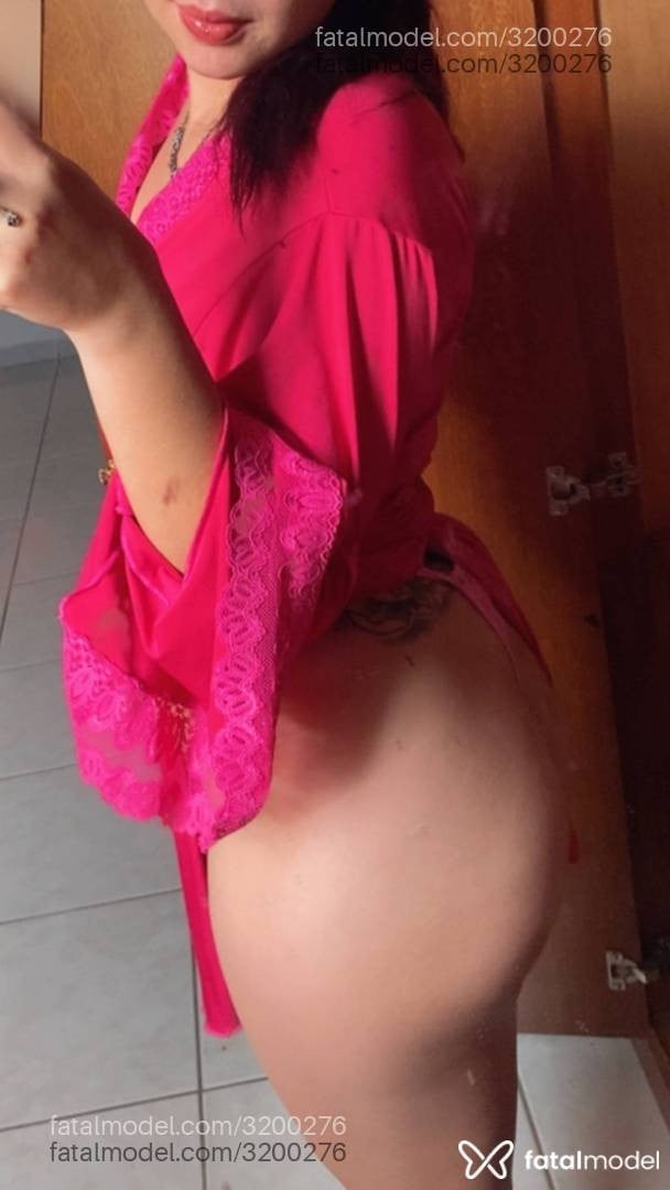 Acompanhante mulher com cabelo colorido de olhos castanhos em Patos de Minas Acompanhante mulher com cabelo colorido de olhos castanhos em Patos de Minas - Stella Sampaio