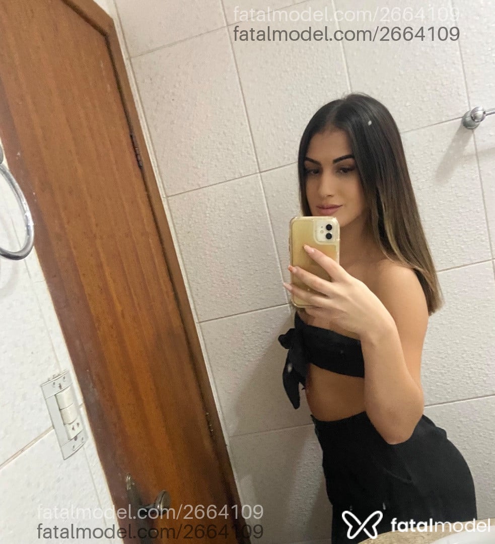 Acompanhante mulher trans loira (o) de olhos castanhos - Larissa Acompanhante mulher trans loira (o) de olhos castanhos - Larissa