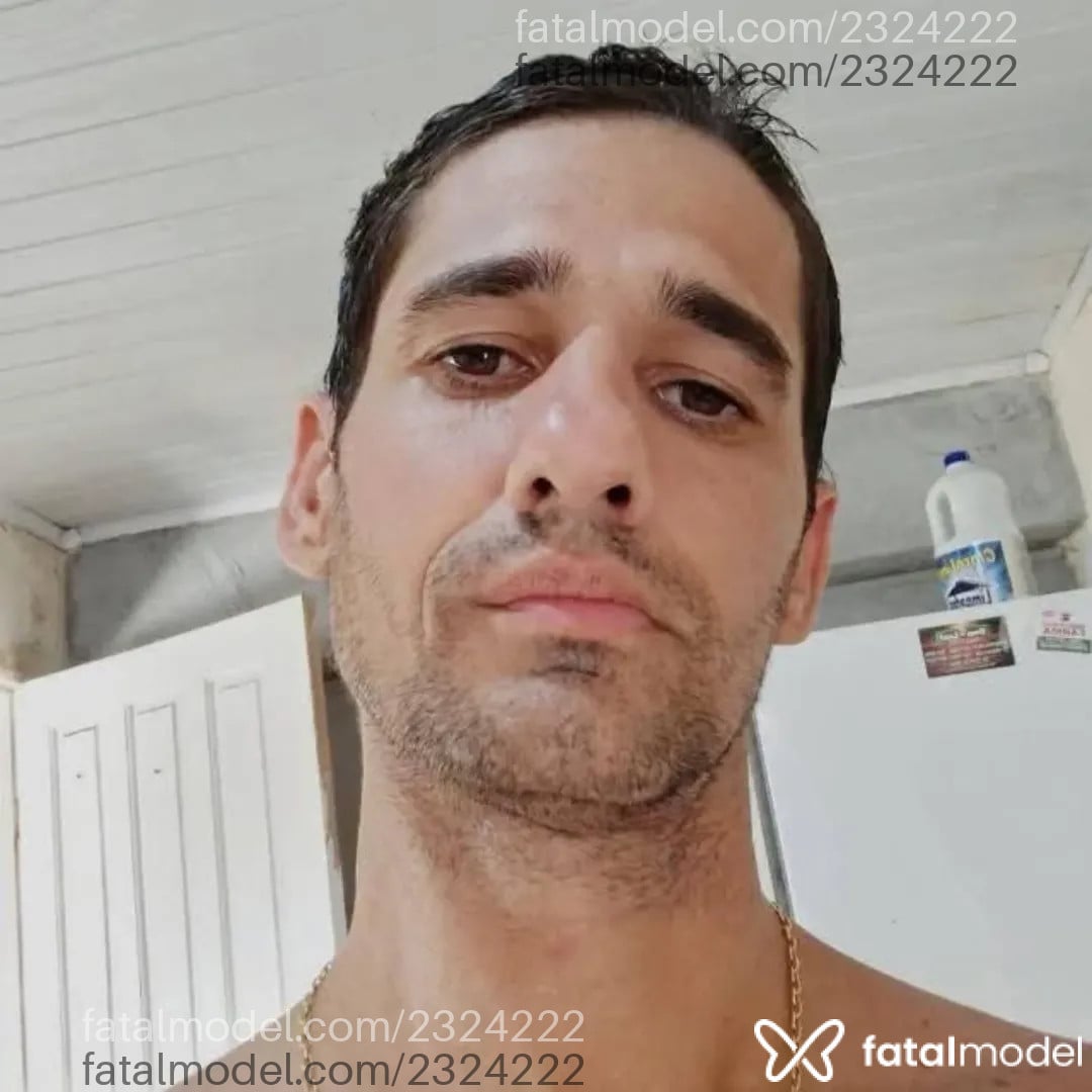 Acompanhante homem com cabelo castanho de olhos castanhos - Diego