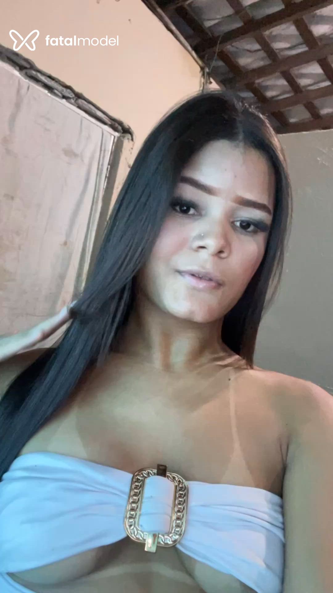Acompanhante mulher trans com cabelo castanho de olhos pretos - Kelly Angel