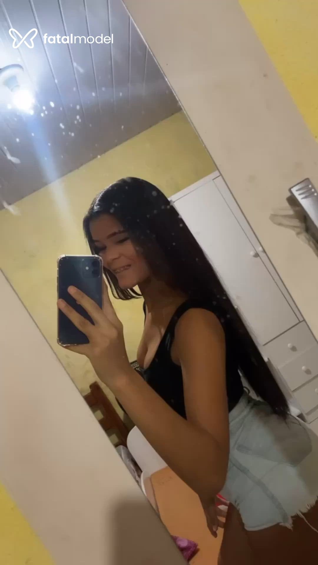 Acompanhante mulher trans com cabelo castanho de olhos pretos - Kelly Angel
