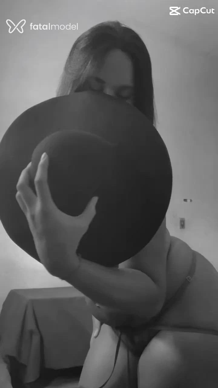 Acompanhante mulher trans com cabelo castanho de olhos mel - Maya Victoria