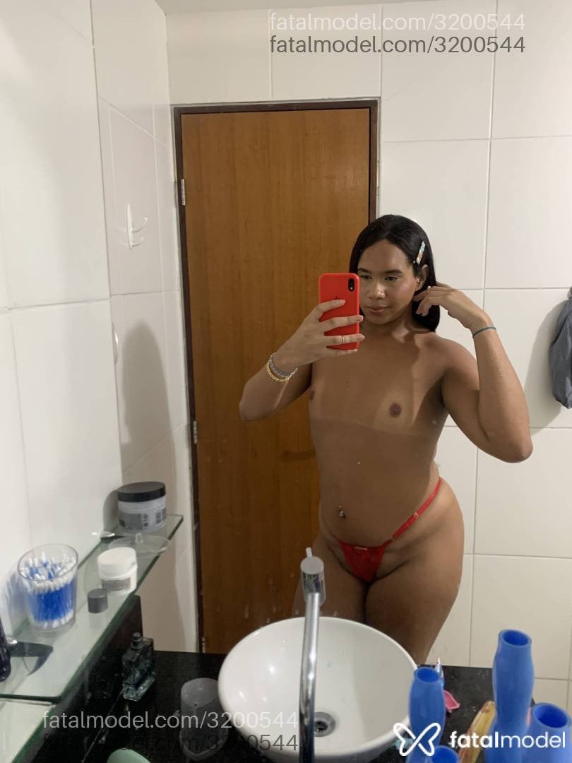 Acompanhante mulher trans com cabelo castanho de olhos mel em Campina Grande Acompanhante mulher trans com cabelo castanho de olhos mel em Campina Grande - Maya Victoria