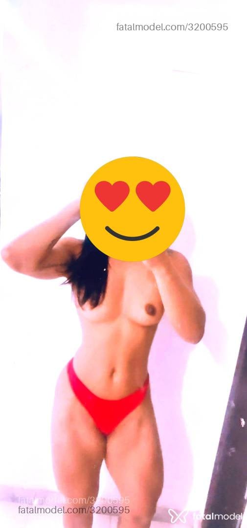 Acompanhante mulher morena (o) de olhos pretos - Livia Garcia