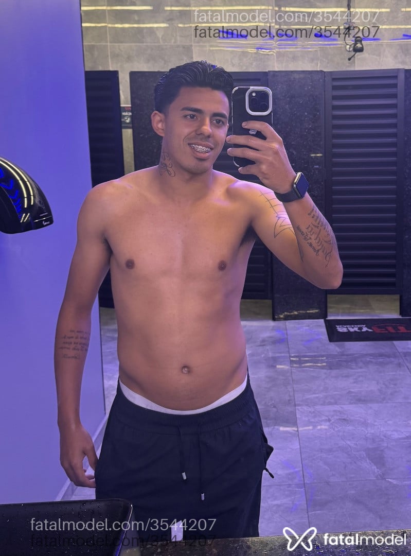 Acompanhante homem morena (o) de olhos castanhos - Lorenzo