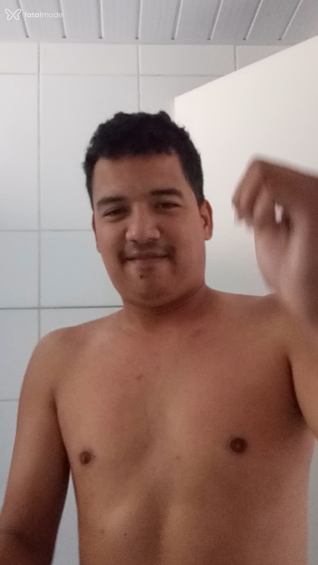 Acompanhante homem com cabelo castanho de olhos pretos - Ggabo