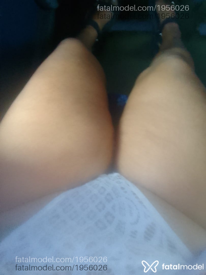 Acompanhante mulher morena (o) de olhos pretos - Luara