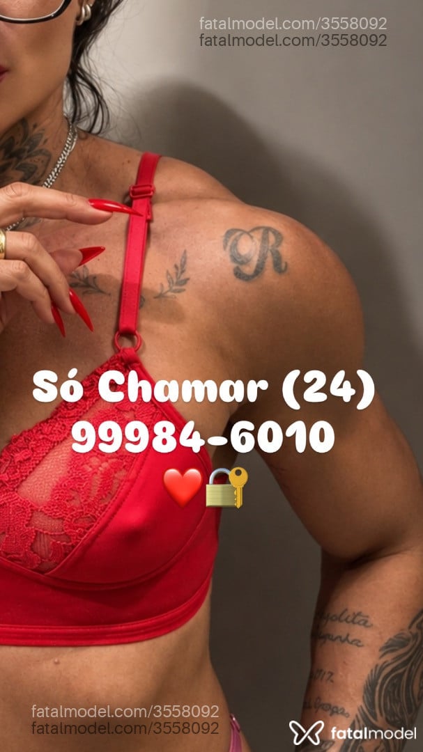 Acompanhante mulher com cabelo castanho de olhos mel - Larissa Prases