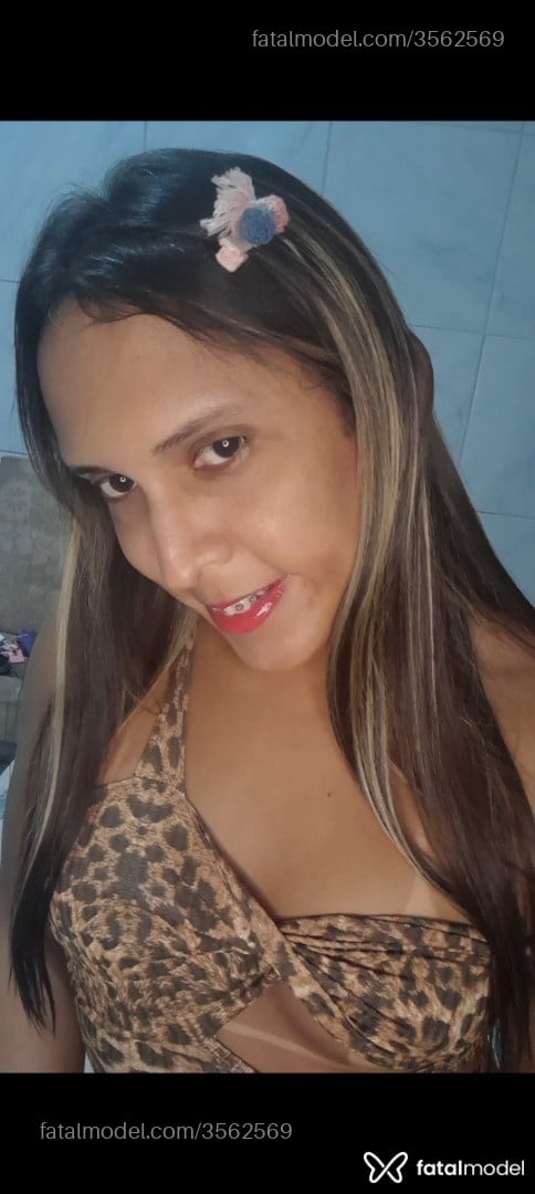 Acompanhante mulher trans com cabelo castanho de olhos castanhos - Sabrina Bezerra