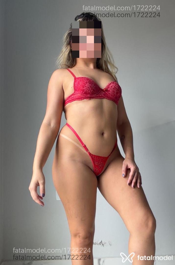 Acompanhante mulher loira (o) de olhos mel - Lua Secreta