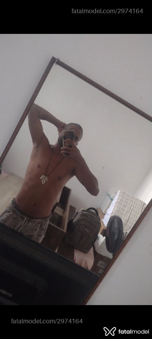 Acompanhante homem morena (o) de olhos castanhos - Pcezar