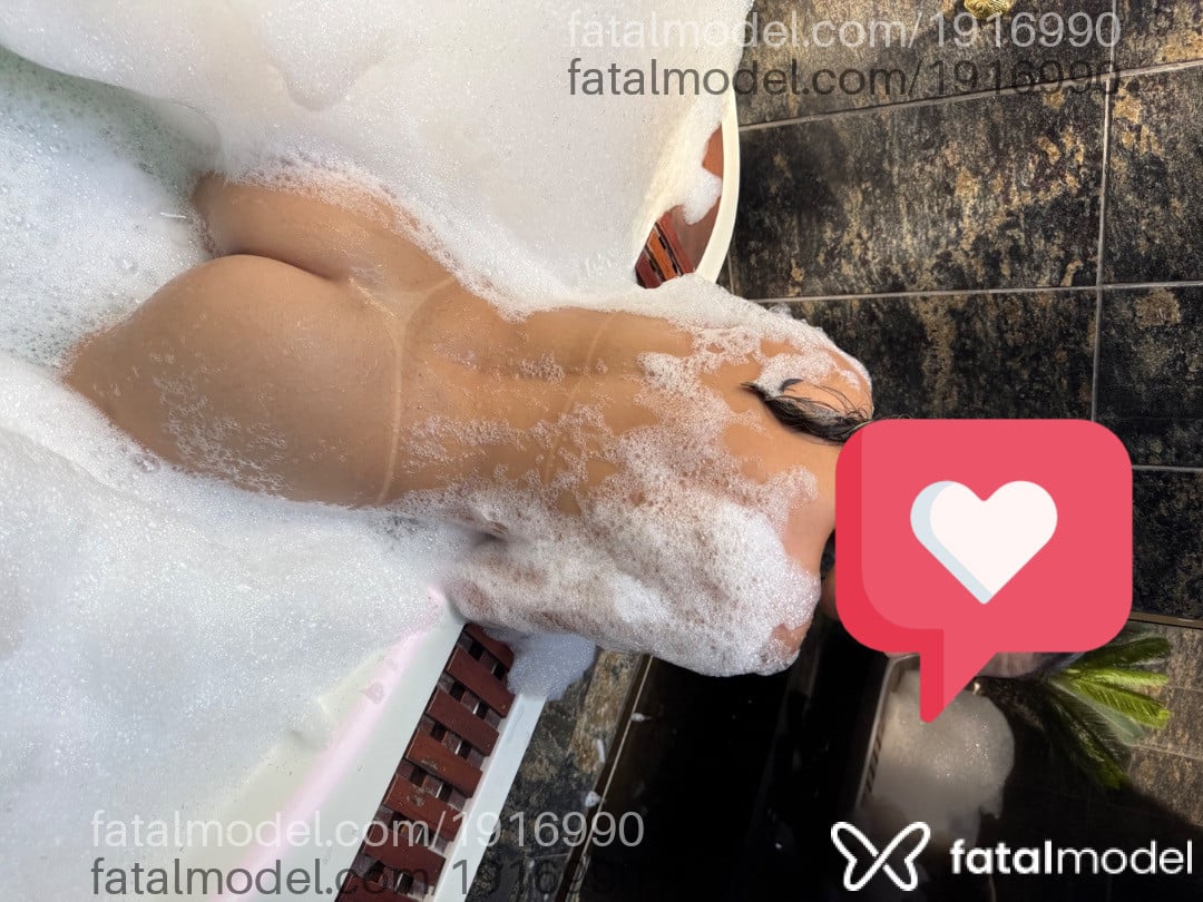Acompanhante mulher loira (o) de olhos castanhos - Isa Bella