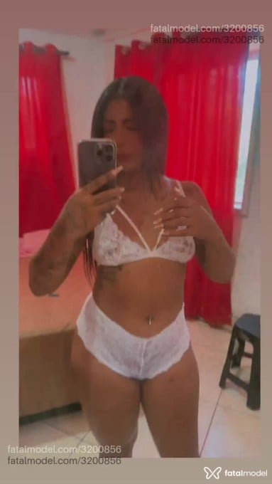 Acompanhante mulher morena (o) de olhos pretos - Allana