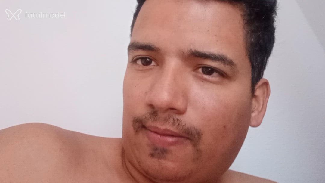 Acompanhante homem com cabelo castanho de olhos pretos - Ggabo