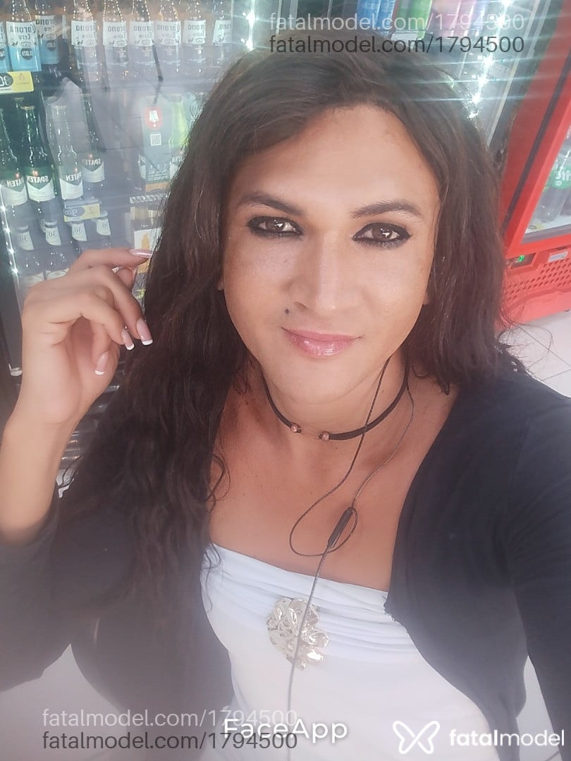Acompanhante mulher trans com cabelo castanho de olhos castanhos - Samyrra