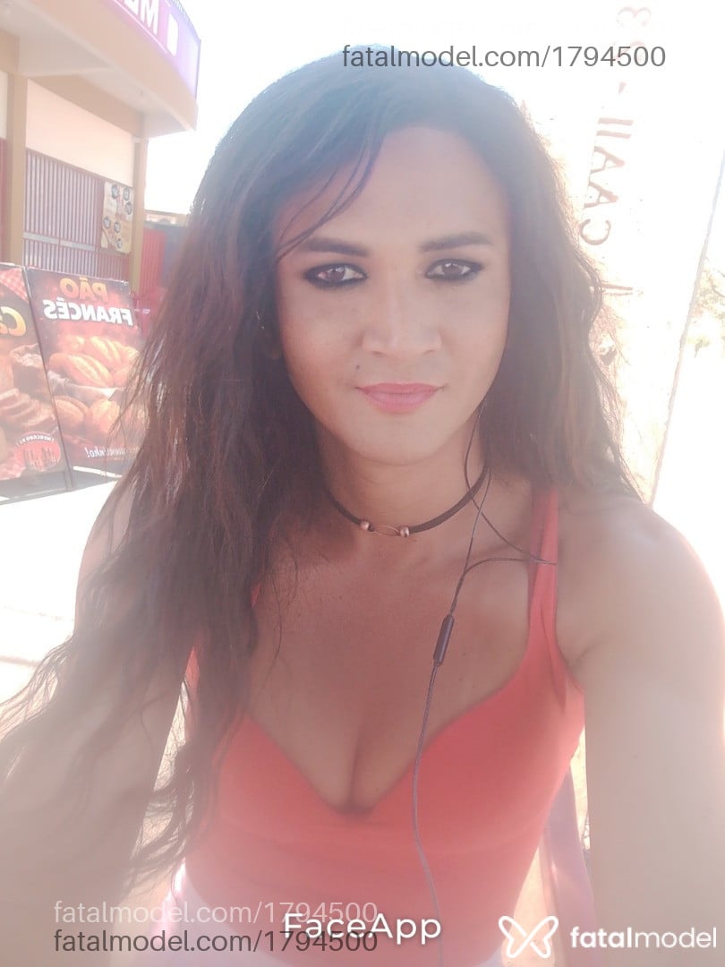 Acompanhante mulher trans com cabelo castanho de olhos castanhos - Samyrra
