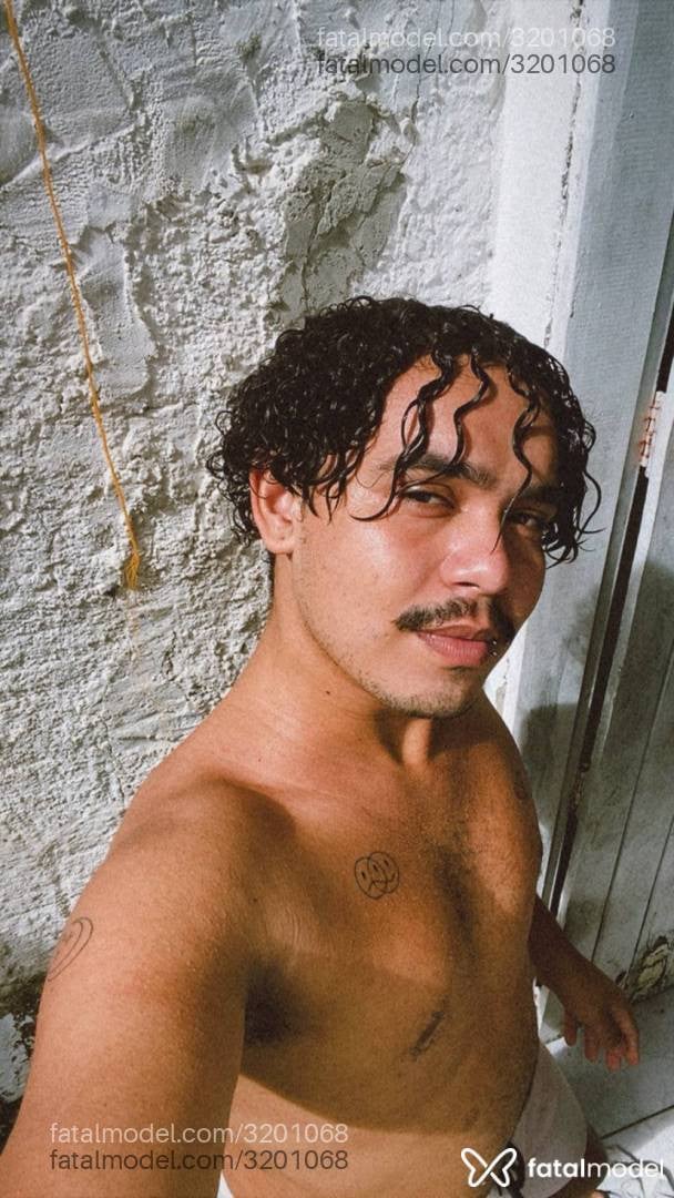 Acompanhante homem com cabelo castanho de olhos castanhos em Caucaia - Bernardo