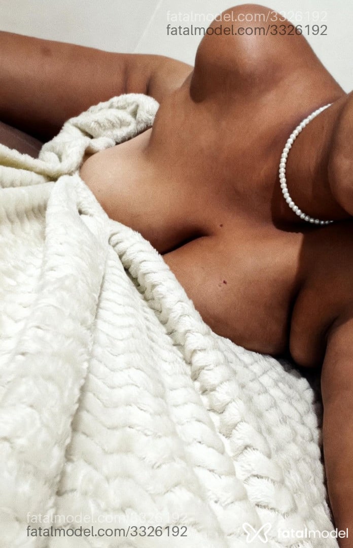 Acompanhante mulher morena (o) de olhos castanhos - Luuna