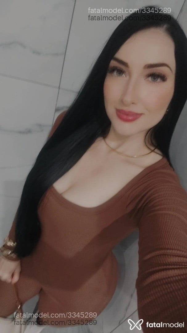 Acompanhante mulher morena (o) de olhos azuis - Paola