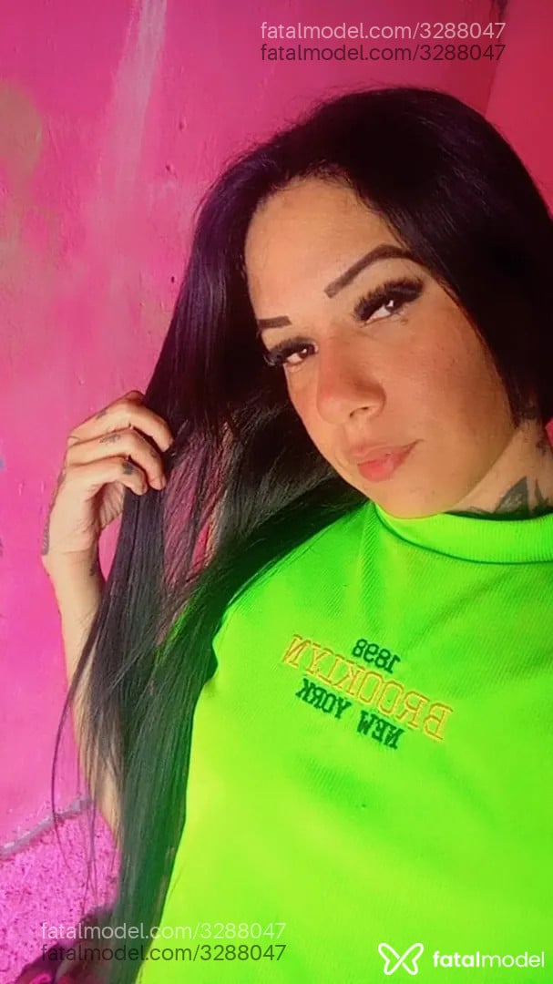 Acompanhante mulher morena (o) de olhos castanhos - Morena
