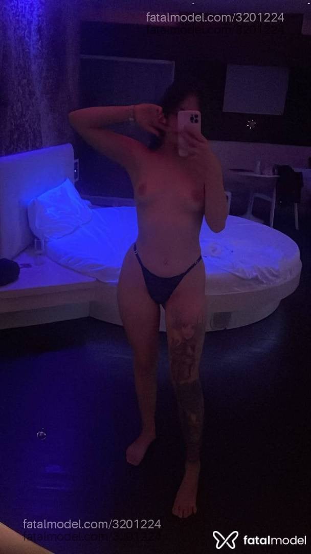 Acompanhante mulher com cabelo castanho de olhos verdes - Natalie Lamour