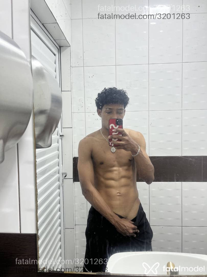 Acompanhante homem morena (o) de olhos castanhos em Curitiba - Champagnepapi