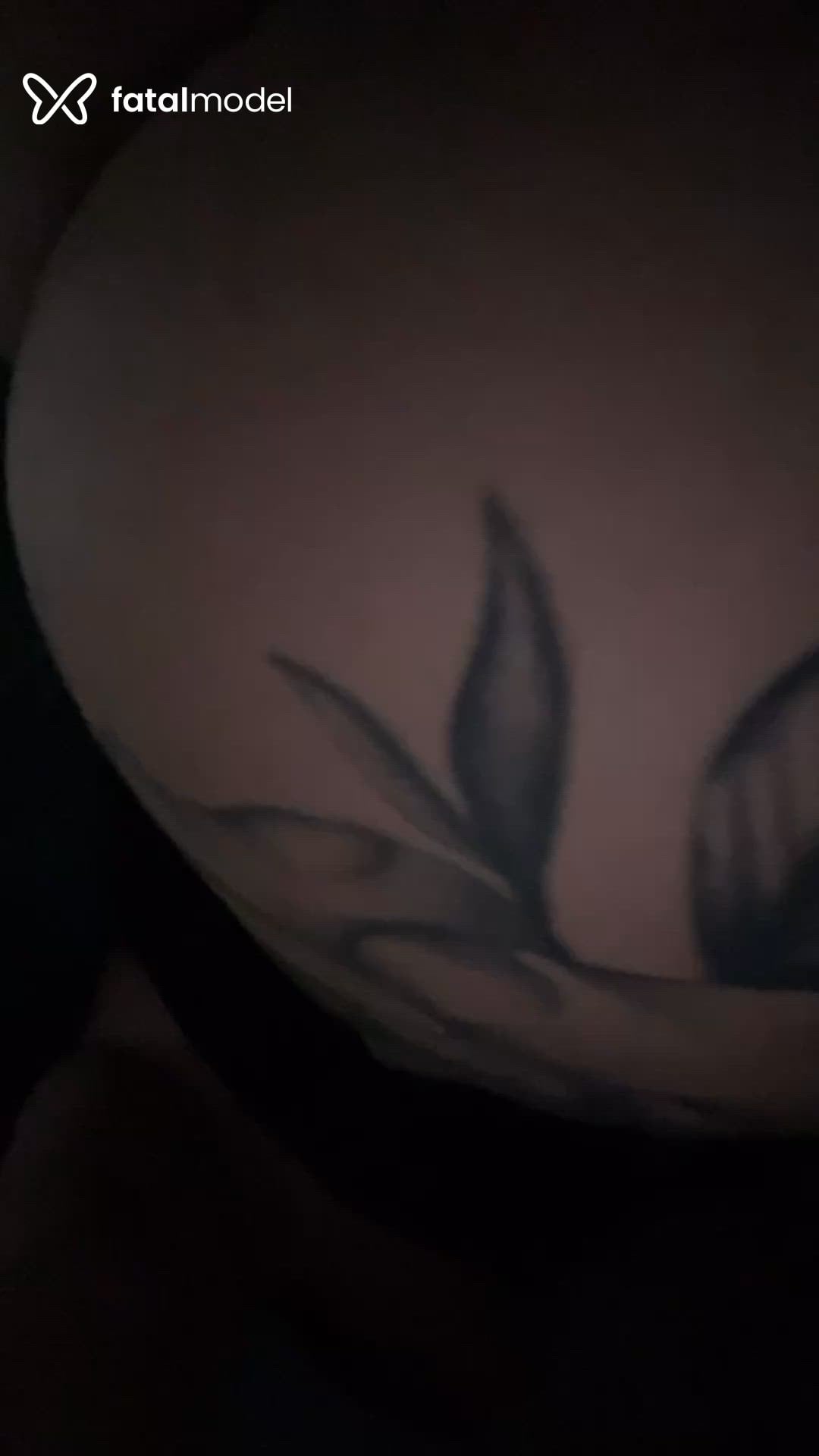 Acompanhante mulher trans morena (o) de olhos castanhos - Izza Martins