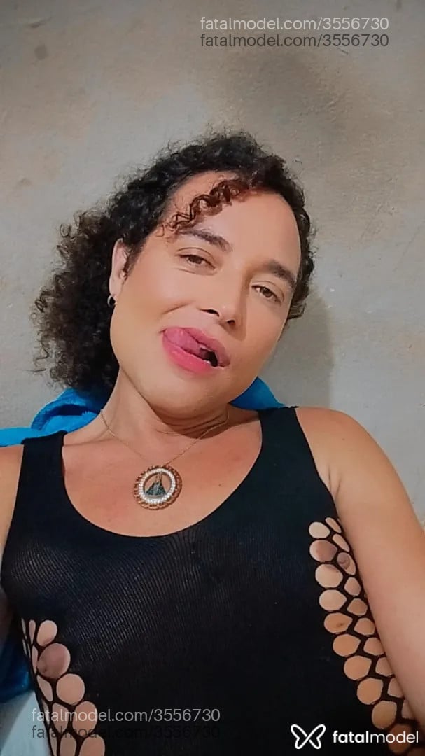 Acompanhante mulher trans com cabelo castanho de olhos mel - Cassie