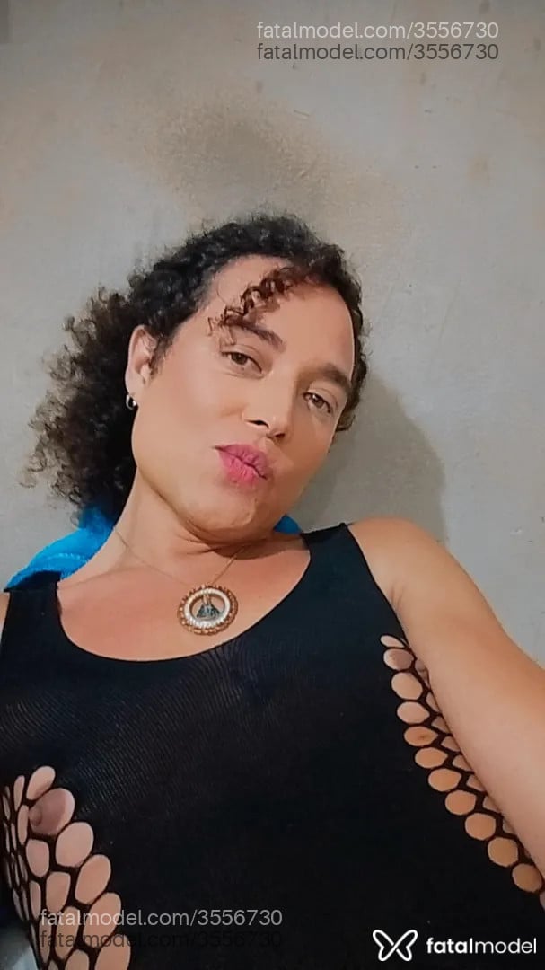 Acompanhante mulher trans com cabelo castanho de olhos mel - Cassie