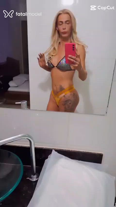 Acompanhante travesti loira (o) de olhos castanhos - Laura
