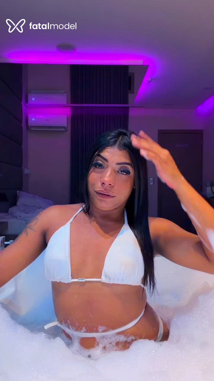 Acompanhante mulher morena (o) de olhos pretos - Thallytinha morena