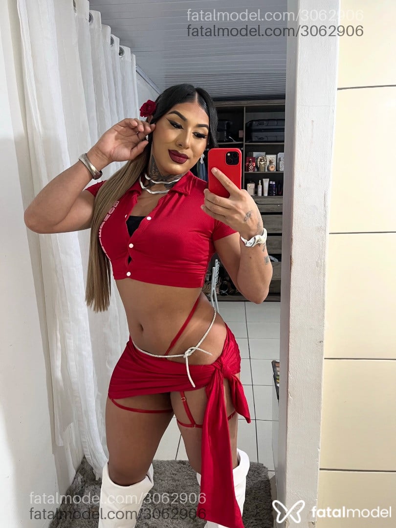 Acompanhante mulher trans loira (o) de olhos pretos - Alexia Fontenelle