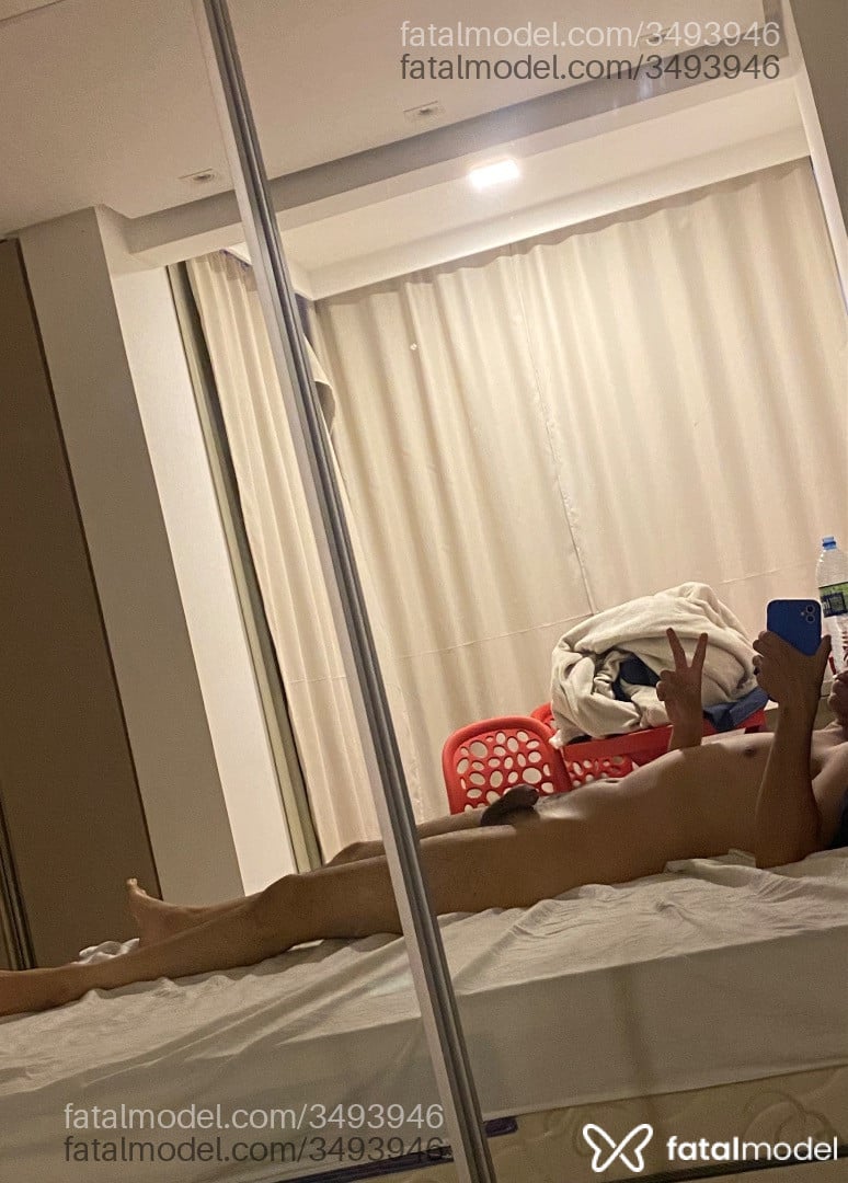 Acompanhante homem com cabelo castanho de olhos castanhos - Matheus