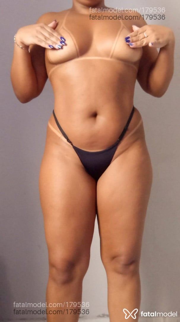 Acompanhante mulher com cabelo castanho de olhos castanhos - DADAI