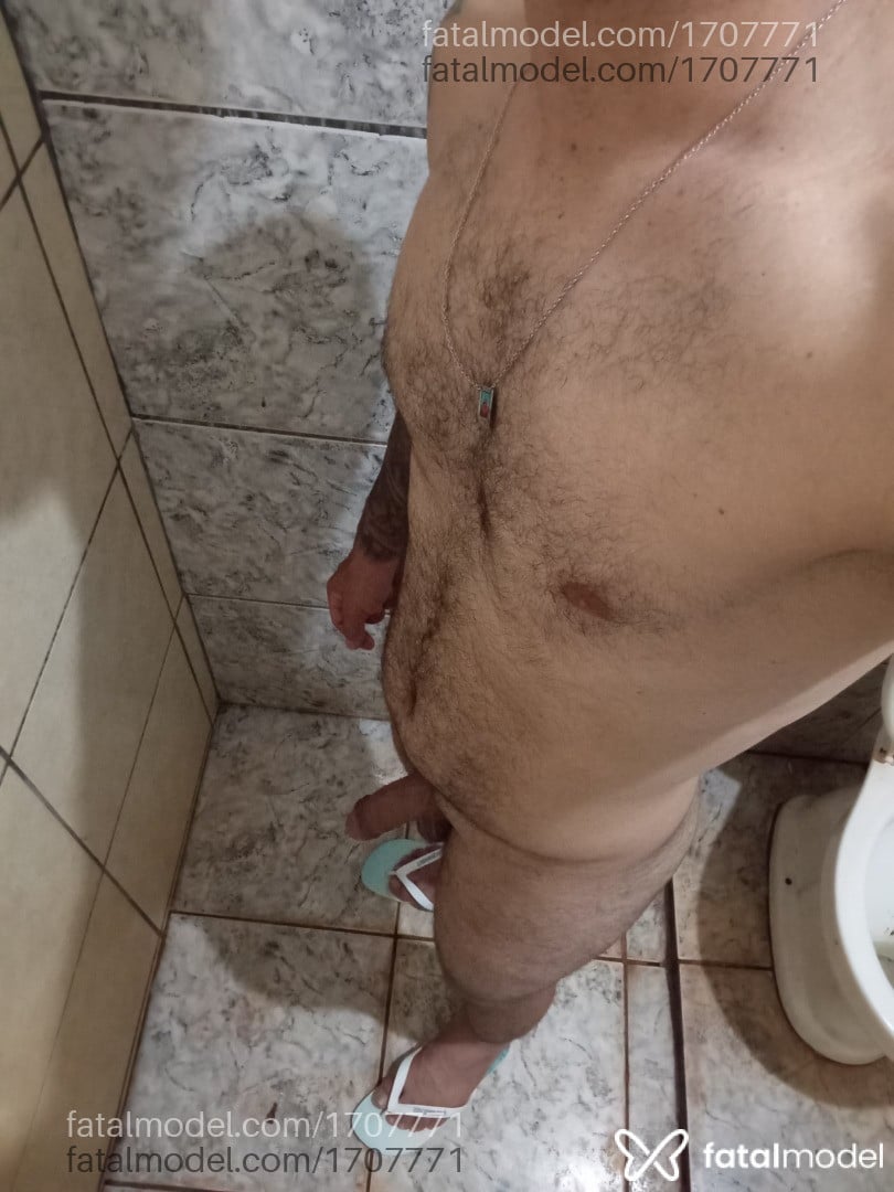 Acompanhante homem com cabelo castanho de olhos castanhos - Baiano