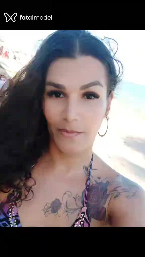 Acompanhante mulher trans com cabelo castanho de olhos castanhos - Axell Céu