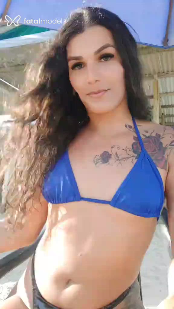 Acompanhante mulher trans com cabelo castanho de olhos castanhos - Axell Céu