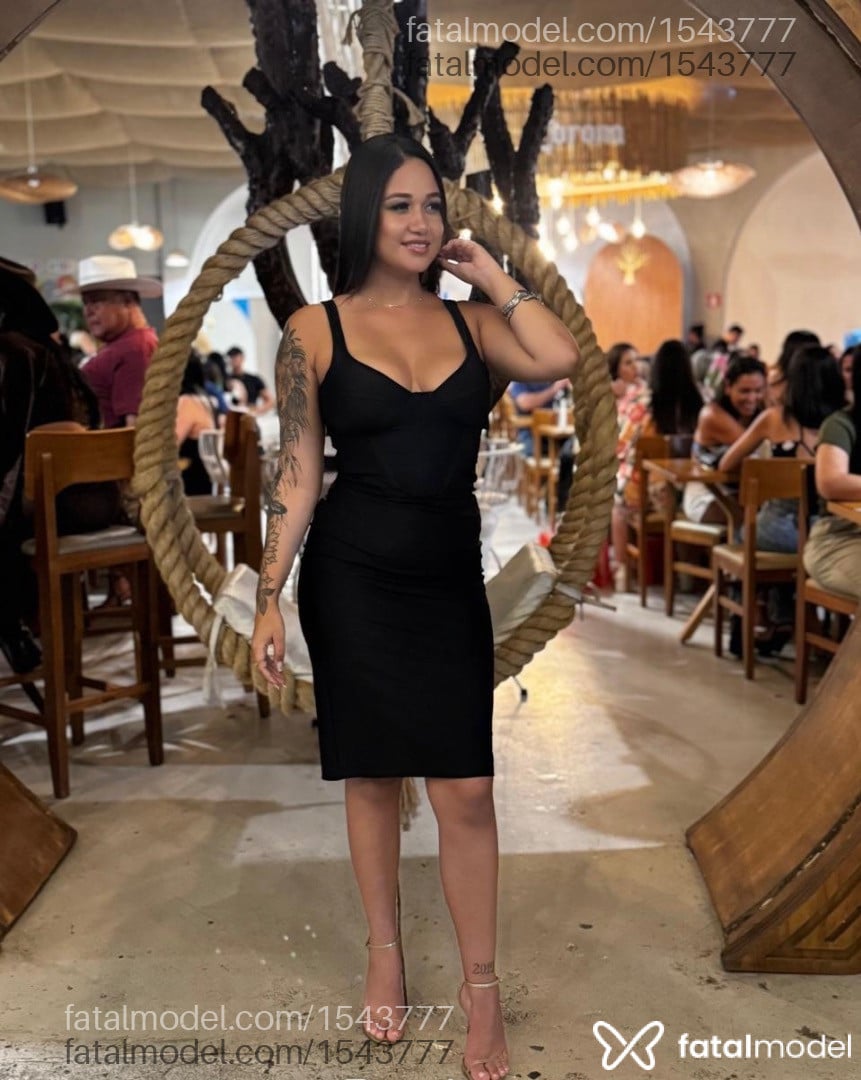 Acompanhante mulher com cabelo castanho de olhos pretos - Júlia Campos
