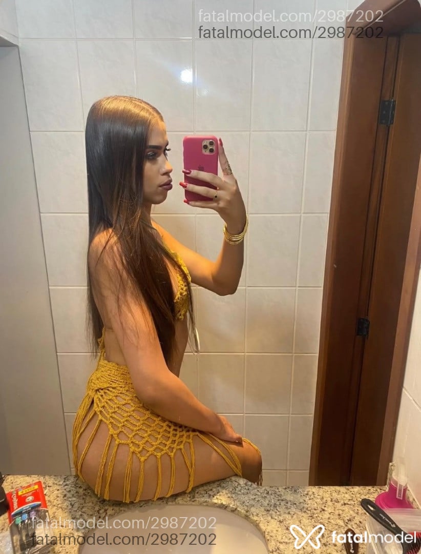 Acompanhante mulher trans loira (o) de olhos verdes - Brenda Andrade