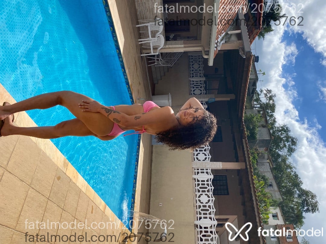 Acompanhante mulher com cabelo castanho de olhos castanhos - Fany Olivr
