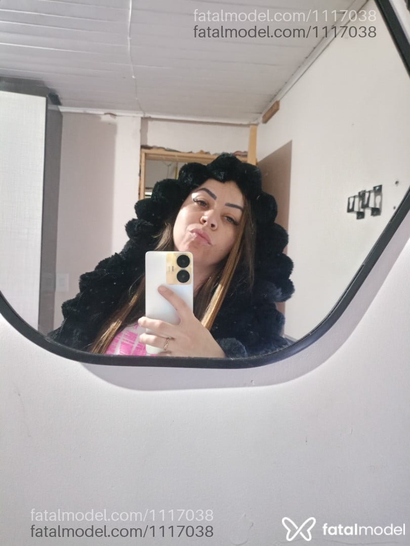 Acompanhante mulher morena (o) de olhos verdes - Gabi Dias