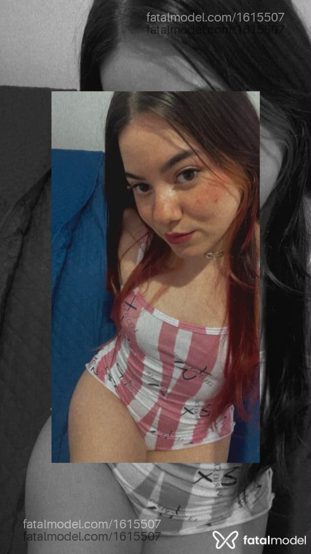 Acompanhante mulher com cabelo colorido de olhos mel - Nicole