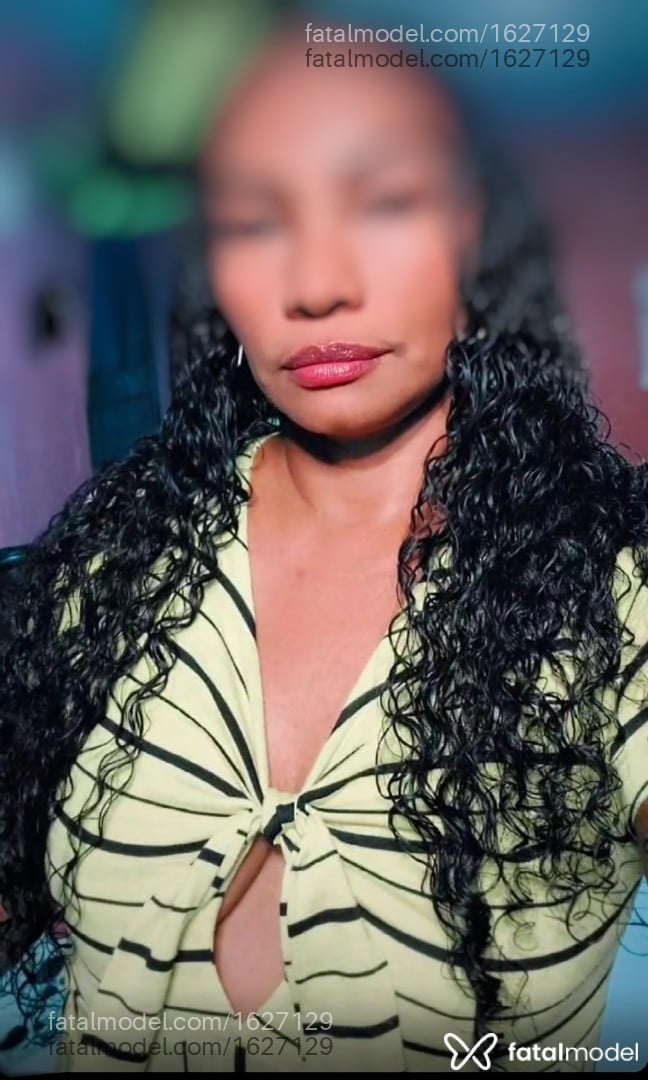 Acompanhante mulher morena (o) de olhos pretos - Negresco