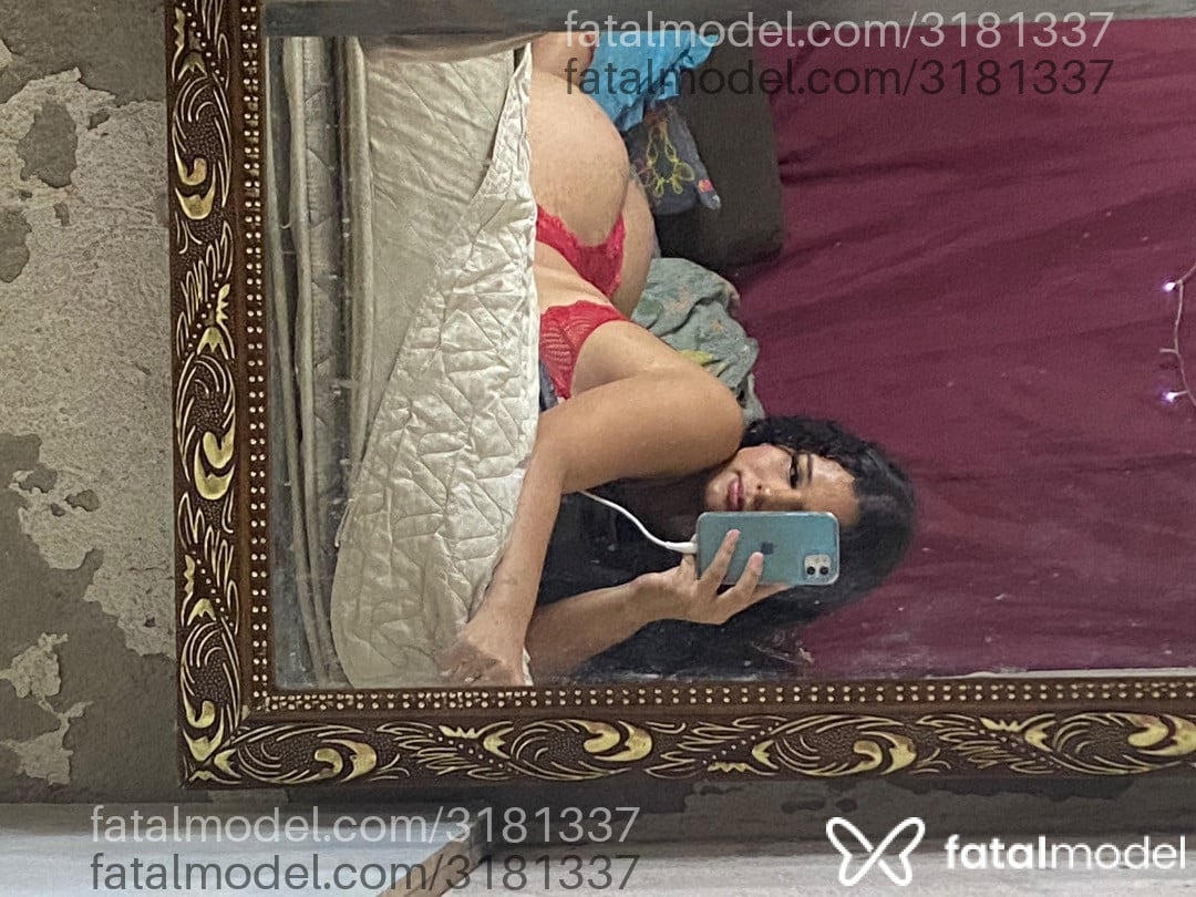 Acompanhante mulher trans morena (o) de olhos pretos - Angel