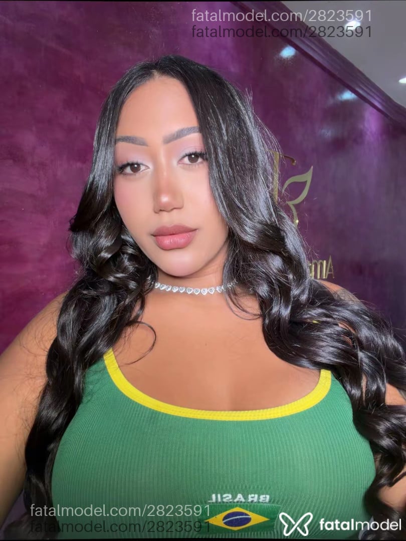 Acompanhante mulher trans morena (o) de olhos pretos - Melissa Angell