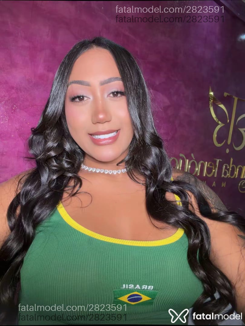 Acompanhante mulher trans morena (o) de olhos pretos - Melissa Angell