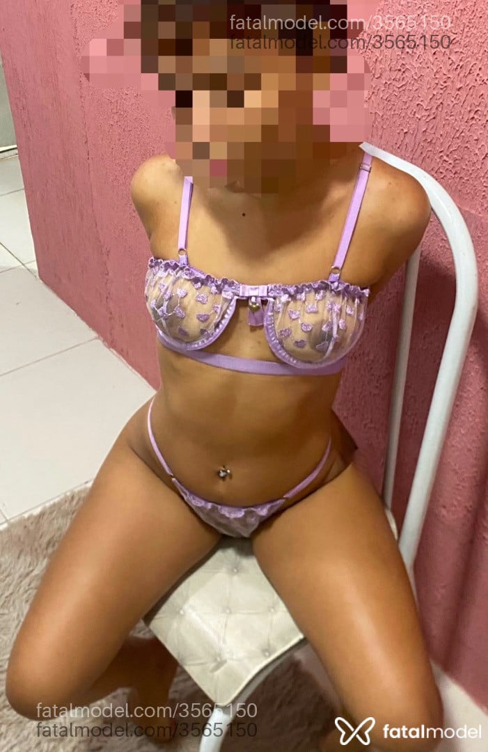 Acompanhante mulher morena (o) de olhos pretos - Kemily