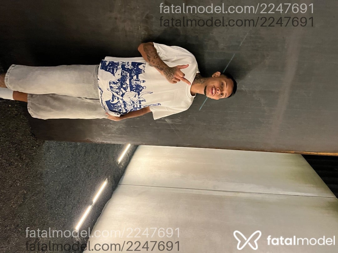 Acompanhante homem com cabelo castanho de olhos castanhos - Matheus